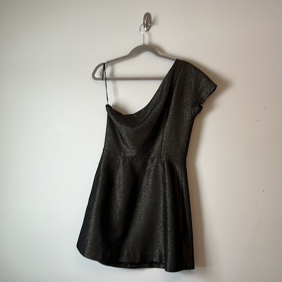 Black and gold patterned party dress from French Connection - Picture 4 of 4